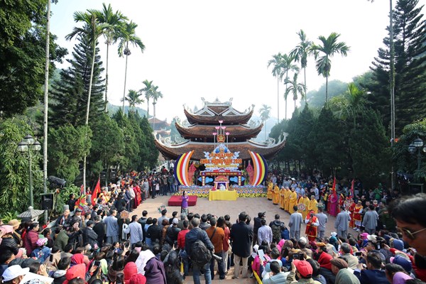 Khai hội chùa Hương 2020: Nghiêm cấm hành vi mê tín dị đoan, chèo kéo khách - Anh 2