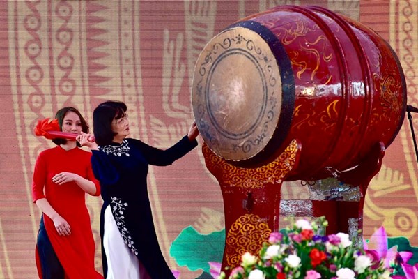 Kỷ niệm 1980 năm khởi nghĩa Hai Bà Trưng - Anh 2