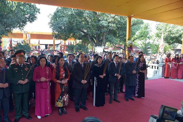 Kỷ niệm 1980 năm khởi nghĩa Hai Bà Trưng - Anh 1