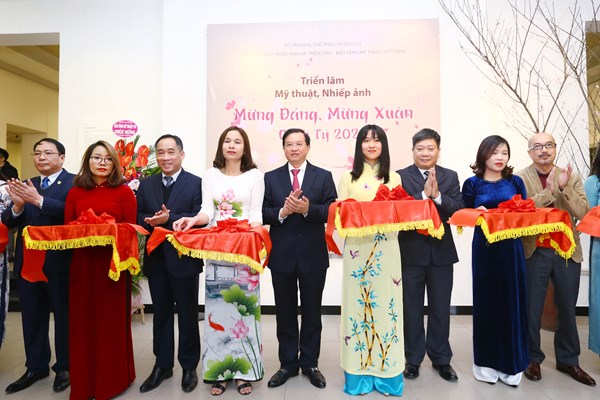 Trưng bày 70 tác phẩm mỹ thuật 