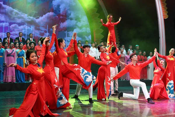 Chương trình nghệ thuật đặc biệt “Mùa xuân dâng Đảng”: Chuẩn bị hết sức kỹ càng từ những tiểu tiết nhỏ nhất - Anh 11