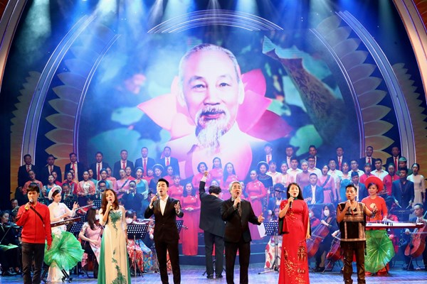 Chương trình nghệ thuật đặc biệt “Mùa xuân dâng Đảng”: Chuẩn bị hết sức kỹ càng từ những tiểu tiết nhỏ nhất - Anh 5