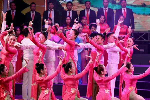 Chương trình nghệ thuật đặc biệt “Mùa xuân dâng Đảng”: Chuẩn bị hết sức kỹ càng từ những tiểu tiết nhỏ nhất - Anh 9