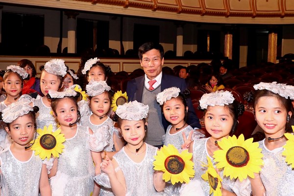 Chương trình nghệ thuật đặc biệt “Mùa xuân dâng Đảng”: Chuẩn bị hết sức kỹ càng từ những tiểu tiết nhỏ nhất - Anh 2