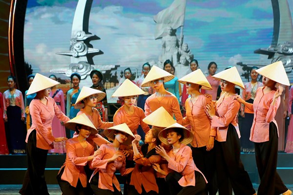 Chương trình nghệ thuật đặc biệt “Mùa xuân dâng Đảng”: Chuẩn bị hết sức kỹ càng từ những tiểu tiết nhỏ nhất - Anh 4