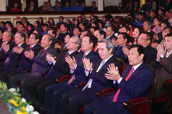 Hát về Đảng, Bác Hồ và mùa Xuân bằng nguồn cảm hứng bất tận - Anh 12