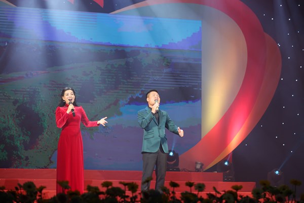 Dàn nghệ sĩ nổi tiếng biểu diễn trong “Với Đảng vẹn tròn tin yêu” - Anh 1