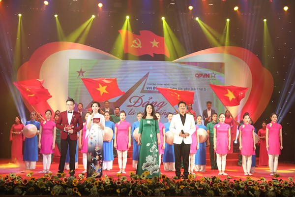 Dàn nghệ sĩ nổi tiếng biểu diễn trong “Với Đảng vẹn tròn tin yêu” - Anh 5