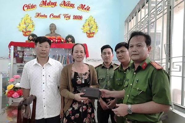 Về quê ăn Tết làm rơi 28 triệu đồng bất ngờ được nhận lại - Anh 1