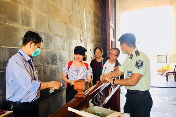 Thừa Thiên Huế: Tăng cường phòng chống dịch nCoV tại các điểm di tích - Anh 5
