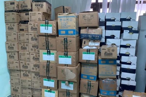 Đã thu giữ gần 500.000 khẩu trang y tế trôi nổi - Anh 2