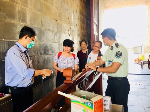 Bộ trưởng Bộ VHTTDL: Các di tích, danh thắng hoạt động bình thường và phải đảm bảo các yêu cầu về phòng, chống dịch bệnh - Anh 1