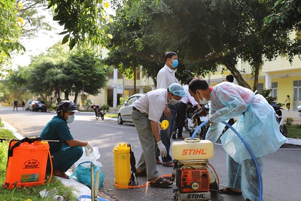 Sinh viên Trung Quốc được thông báo lùi thời gian nhập học - Anh 1
