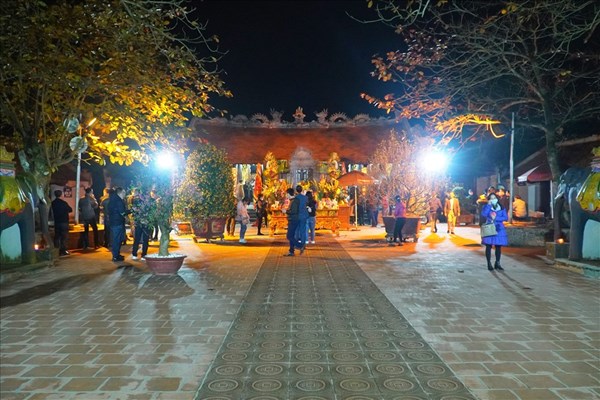 Không tổ chức khai ấn, phát ấn, đền Trần vắng lặng - Anh 1