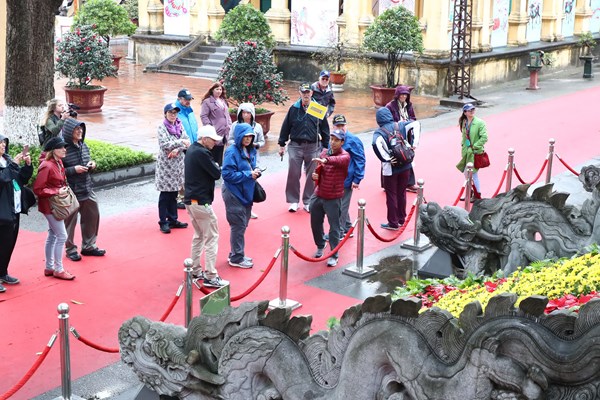 Du khách an tâm khi đến tham quan các di tích - Anh 2