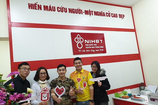 Những giọt máu tình người thời... dịch bệnh nCoV - Anh 1