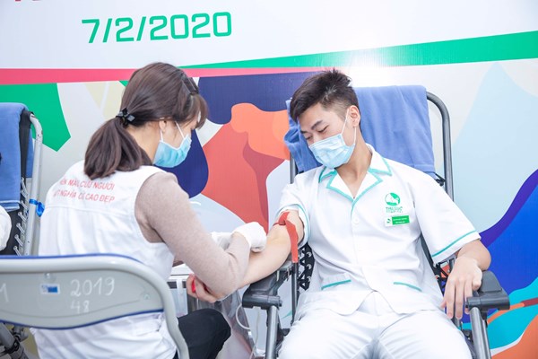 Băng huyết sau sinh mổ, sản phụ được 5 y, bác sĩ hiến máu cứu trong đêm - Anh 2