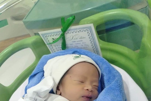 Băng huyết sau sinh mổ, sản phụ được 5 y, bác sĩ hiến máu cứu trong đêm - Anh 1