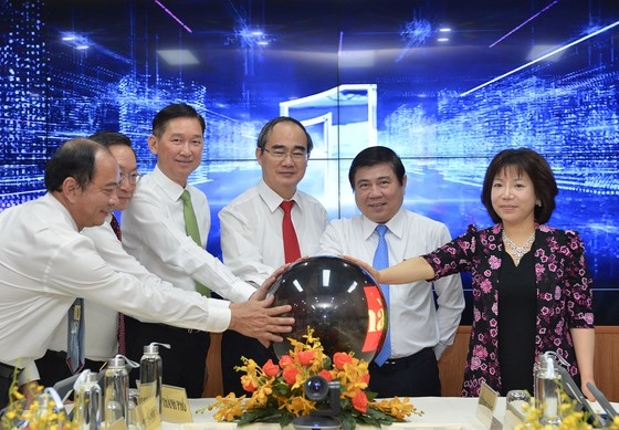 Ra mắt Trung tâm điều hành Y tế thông minh đầu tiên ở Việt Nam: Người dân được phục vụ tốt hơn theo nhu cầu của mình - Anh 1