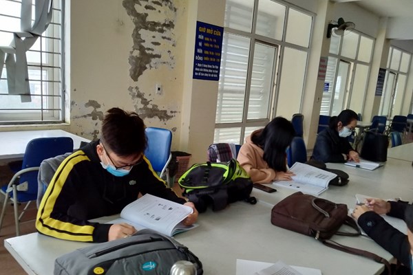 Bạn đọc đừng e ngại, hãy đến thư viện để tra cứu, học tập - Anh 1
