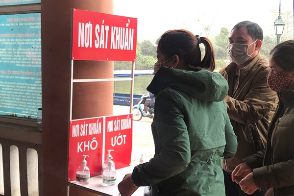 Bo VHTTDL kiem tra viec giam quy mo tai le hoi chua Huong - Anh 3