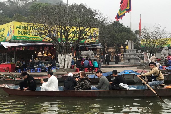 Bo VHTTDL kiem tra viec giam quy mo tai le hoi chua Huong - Anh 8