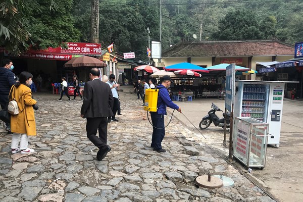 Bo VHTTDL kiem tra viec giam quy mo tai le hoi chua Huong - Anh 4