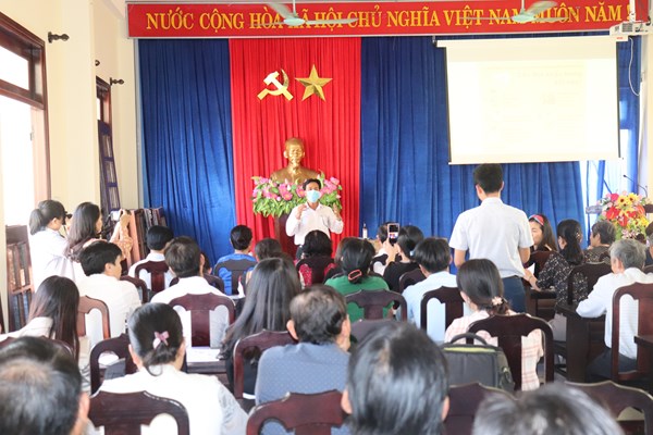 Đà Nẵng: Phát tặng 5.000 bánh xà phòng Lifebuoy cho người dân - Anh 2