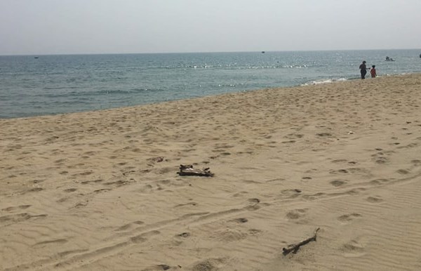 Một du khách nước ngoài đuối nước khi tắm biển ở Quảng Nam - Anh 1