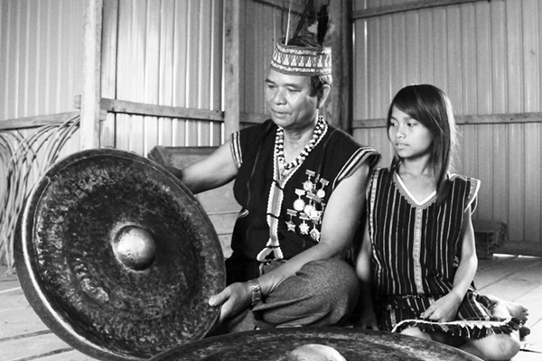 Người giữ hồn văn hóa nơi đại ngàn - Anh 1