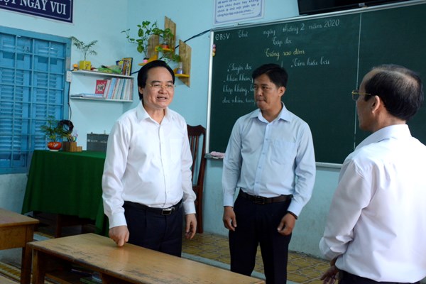 Bộ GD&ĐT quyết định lùi thời điểm kết thúc năm học - Anh 1