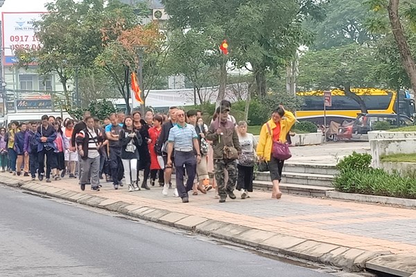 70 - 80% khách hủy, dời tour, du lịch Đà Nẵng thiệt hại hơn 670 tỉ đồng - Anh 1