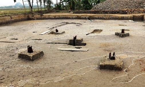 Hải Phòng:​​​​​​​ Phát hiện 13 cọc gỗ tại xã Lại Xuân huyện Thủy Nguyên - Anh 1