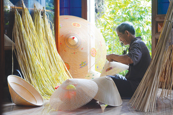 Độc đáo nón ngựa Phú Gia - Anh 1