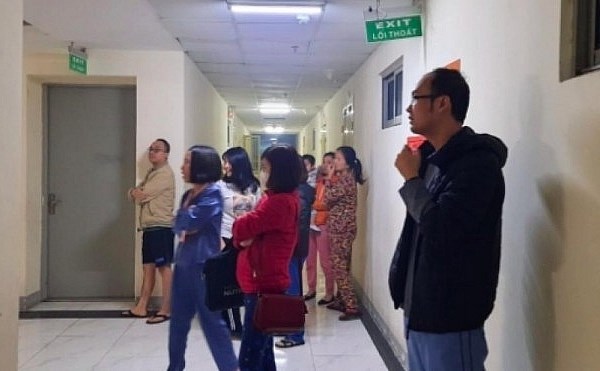 Rửa tay và sử dụng nước rửa tay khô để không hại da tay - Anh 3