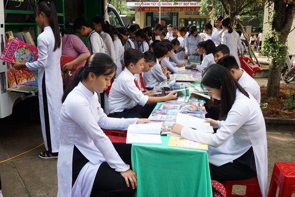 Tạm dừng chương trình “Hành trình ánh sáng tri thức và mùa xuân” - Anh 1