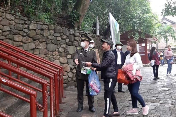 Khu di tích Yên Tử: Tích cực phòng, chống dịch Covid-19, đảm bảo an toàn cho du khách - Anh 4