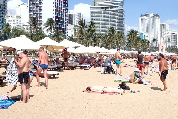 Khánh Hòa tìm giải pháp “vực dậy” ngành du lịch - Anh 1