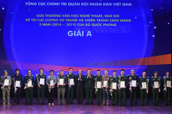 Trao giải thưởng VHNT, báo chí về đề tài LLVT và chiến tranh cách mạng - Anh 2