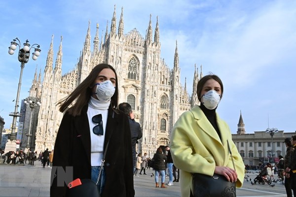 Italia tiếp tục ghi nhận thêm ca tử vong thứ 7 do Covid-19 - Anh 1
