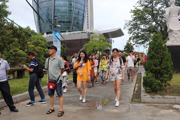 Thực hiện các biện pháp phòng chống dịch đối với khách nhập cảnh và khách nội địa từ vùng có dịch - Anh 1
