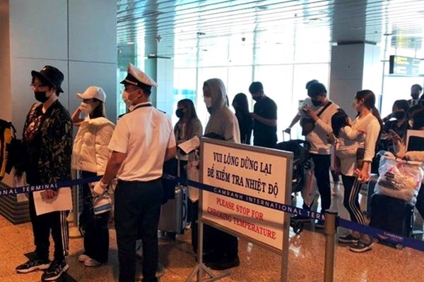 Vừa chống dịch, vừa khôi phục thị trường - Anh 1