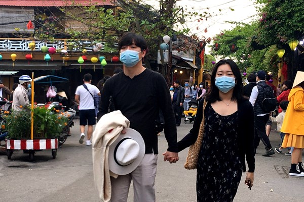 Vừa chống dịch, vừa khôi phục thị trường - Anh 2