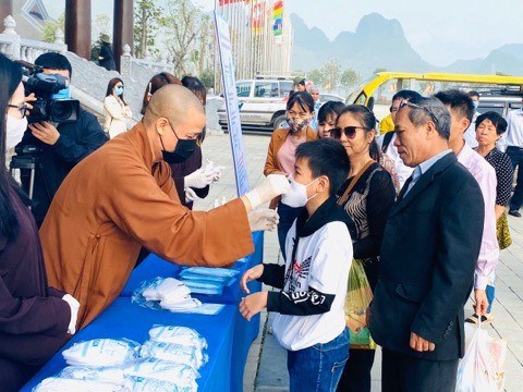 Bộ Y tế lên tiếng về việc một số chùa có thể tham gia hỗ trợ thực hiện cách ly - Anh 1