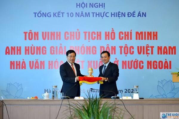 Tiếp nhận bức tượng bán thân Chủ tịch Hồ Chí Minh ở Côn Đảo: Bảo tàng sẽ phát huy tốt nhất giá trị vô giá của hiện vật - Anh 2