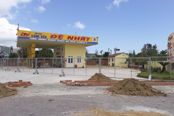 Cửa hàng xăng dầu đệ nhất (Bình Định): Xây dựng “vượt rào” nhiều hạng mục - Anh 2