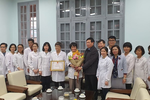 Những nhà khoa học nữ “sống chung” với... virus cúm - Anh 1