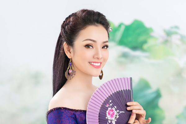 Tân Nhàn khiến người nghe “chơi vơi” trong MV mừng 8.3 - Anh 2