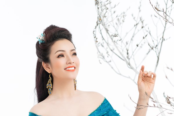 Tân Nhàn khiến người nghe “chơi vơi” trong MV mừng 8.3 - Anh 4