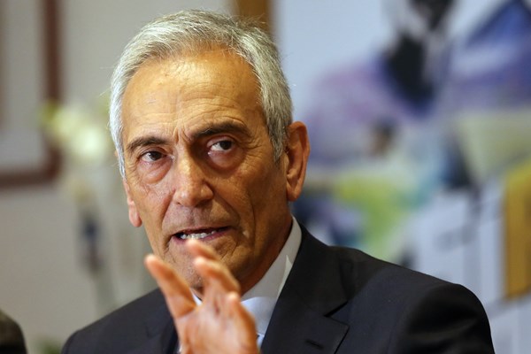 Italia: “Hãy dừng bóng đá lại ngay!” - Anh 1